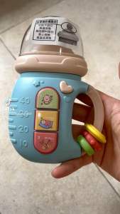 Bình Sữa Gặm Nướu Kèm Xúc Xắc Có Âm Thanh Tiếng Ồn Trắng Chất Liệu Nhựa ABS an toàn cho bé phù hợp cho bé từ 3 tháng tuổi