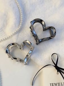 Klip Rambut 爱心金属小号抓夹 Heart Metal Mini Hair Claw 鲨鱼夹高级感半抓发发饰 Small Hair Volume Back Bun Shark Clip