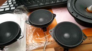 1 cái loa trung tâm center taplo size 85mm lỗ ốc 90mm cho hệ thống âm thanh xe hơi ô tô