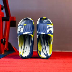 slippers for men The loose shoe type does not squeeze the feet and the lightweight structure is not burdensome sleeper