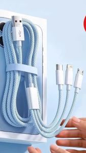 Cáp sạc 3 trong 1 với sạc nhanh 6A giao diện USB-A cáp bện chống gãy phù hợp với điện thoại di động và máy tính bảng.