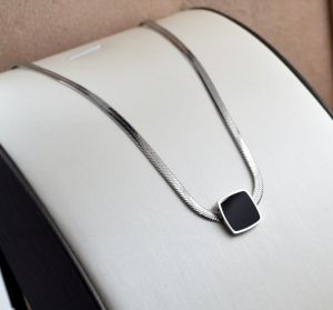 KALUNG CLOVER MATA HITAM ANTI KARAT DAN LUNTUR FASHION KOREAN