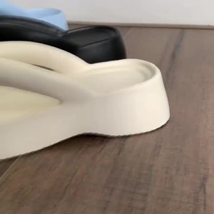 New Summer Slippers With Thick Soles EVA Material Height-Increasing Suitable For Outdoor Wear Fashionable And Versatile WomenS Beach Shoes