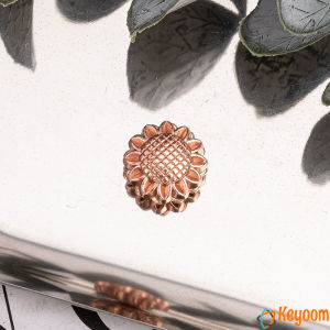 Keyoom 1 ชิ้น กระดุมแม่เหล็ก ทรงดอกทานตะวัน ติดสื้อ ผ้าพันคอ แบบไม่ต้องเย็บติด magnetic buckle