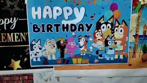 ผ้าพื้นหลังถ่ายภาพต้นคริสต์มาสในร่มสำหรับเตาผิงฤดูหนาว   แบนเนอร์ตกแต่งงานปาร์ตี้คริสต์มาสผ้าแขวน