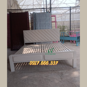 Giường sắt hộp 4x8 cao cấp đầu nệm sọc mẫu mới sang trọng giao nhanh