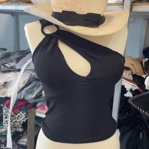 Áo croptop sát nách kiểu lệch vai cá tính KÈM KHOEN NHIỀU MÀU L928493 CÓ MÚT NGỰC