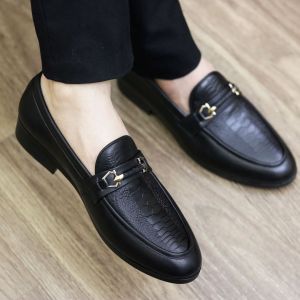 Giày tây nam da đen mờ dập vân đà điểukết hợp đai ngang đen bắt mắt thời trang