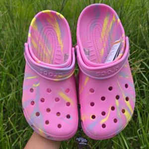 รองเท้าแตะสวมรุ่นคลาสสิกลาย Crocs Classic Marbled (M4---M11) พร้ออมส่ง ลายมาใหม่ นิ่มเบา ใส่สบาย