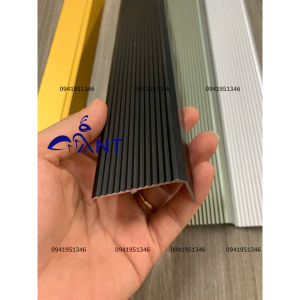 Nẹp nhôm chống trượt cầu thang L40 Gân Dài 2m7 dày 1li