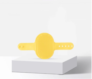 Parrot scratcher and massager soft rubber interactive toy for cockatiels lovebirds and sun conures a tool for boredom relief and self-entertainment cat and dog massager