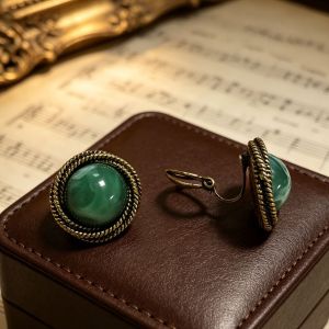 French vintage-style round ear clips for women without pierced ears with a distressed design elegant earrings light luxury and high-end feel vintage accessories