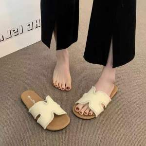 [Free Shipping] Womens Summer Outdoor Slippers 2026 New Fashionable Flat Sandals Large Size Beach Shoes