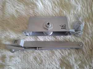 Aluminum Automatic Door Closer Arm Type Door Closer (brown/silver)