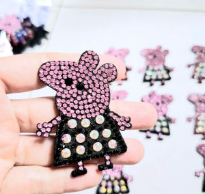 Hình đính đá may lên áo trang trí