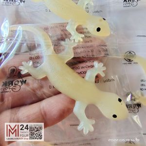 (1 ตัว) จิ้งจกปลอม จิ้งจกยาง จิ้งจก เสมือนจริง ของเล่นแก้งคน ตุ๊กตายาง ของเล่น สัตว์ปลอม ตุ๊กแก ฮาโลวีน toy rubber gecko animal fancy Halloween m24