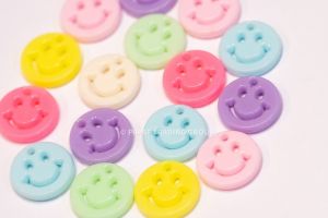 ลูกปัดรูปยิ้มแบนสีแจ๋น ขนาด 3 mm บรรจุ 10 ตัว 😊❤️
