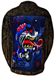 Jaket Jeans Motif Gambar Belakang/Jaket Jeans Sandwash Printing/Jaket Jeans/Jaket Sandwash Pria Terbaru/Jaket Jeans Gambar Anime/Jaket JeANS Denim Printing Bergambar/Jaket Jeans Pria dan Wanita
