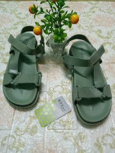 Sendal Karet Jelly Perempuan Model H.Y.S 2017