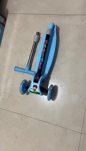 ready stock[WG] Skuter Budak Kids Scooter Foldable Adjustable Height Cartoon Tri Wheels Kick Flash Wheel Height Adjustable With LED