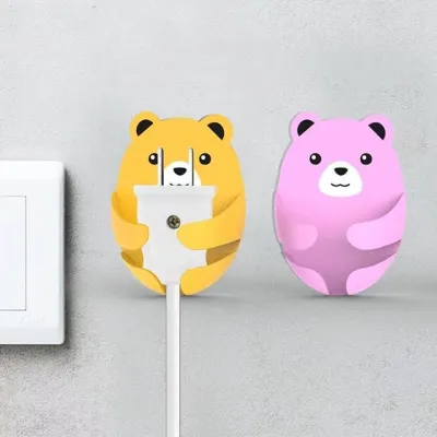 Giá đỡ phích cắm điện hình gấu dễ thương móc dán tường treo dây điện giữ đầu phích cắm gọn gàng ngăn nắp