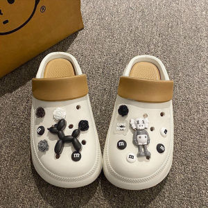 NQshop งานฮอตฮิตเข้าใหม่พร้อมส่ง รองเท้าแตะลำลองแฟชั่น งานหัวโตรัดส้น พร้อมส่งหลายสีให้เลือก มาพร้อมตัวติดน่ารักๆให้ไปครีเอทลุคสุดจึ้ง ใครชอบงานน่ารักแบบนี้ รีบสั่งเลยก่อนของหมดน้า