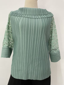 เสื้อพลีทผู้หญิงแขนลูกไม้ คอตลบสองชั้น แขนสามส่วน Lace-up pleated sleeves double-breasted cotton three-quarter sleeves.