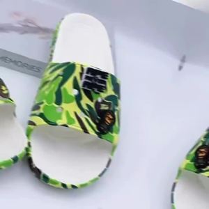 crocs Camouflage ape-head flip-flops with holes EVA Korean-style couples summer slip-on slippers with a comfortable feel for indoor use simple design