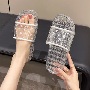 Sheii มาใหม่ รองเท้าแตะยาง  เบาใส่สบาย ที่สําคัญราคาถูก มี 2 สีให้เลือก  ดีไซน์เรียบๆแต่แปลกไม่เหมือนใคร วัสดุยางแบบใสใส่ลายตรงสายคาด พื้นด้านล่างเจาะช่อง ใส่ในห้องน้ำได้นะ พร้อมส่งจากไทยรีบไปซื้อกัน