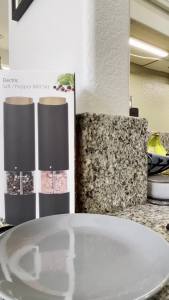 Electric Salt and Pepper Grinder Set of 2 Automatic Operation Salt Pepper Mill Sets with Adjustable Coarseness Battery Powered LED light One Hand Operation-Black