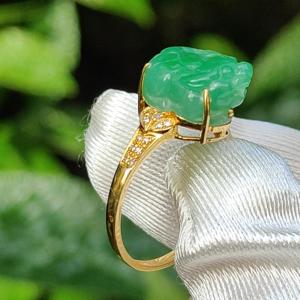 Green Natural Type A Jadeite Jade crafted as Pixiu set on 18k gold as a ring with certificate weigh 2.40 grams finger size 17mm measurement 12.5 * 7.9 * 7.3 mm (18kring20)
