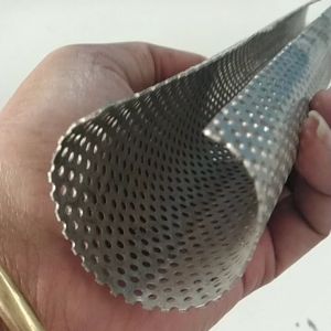 ไส้ท่อสูตร ตะแกรงไส้ท่อ/ไส้ท่อผ่า มอเตอร์ไซค์ ขนาด 1.5 นิ้ว ยาว 40 เซน รูตะแกรง 2 มิล ม้วนแต่ไม่เชื่อมติด เอาไปปรับขนาดเอง