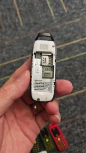 ศัพท์มือถือ BM25GSM2G ศัพท์ไม่ใช่สมาร์ทโฟน ปุ่มตรง หูฟังแบบเกี่ยวหูขนาดเล็ก รองรับสองซิม สำหรับนักเรียนประถม