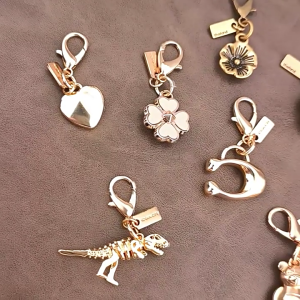 Đồ treo trang trí chìa khóa thời trang Phục Hưng Charm gắn túi tinh tế phù hợp với phụ nữ trẻ trung và những người đam mê phong cách cổ điển