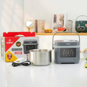 Máy nấu cơm Kalpen Reishocker R13 dung tích 1.8L công suất 700W màu xám với nồi inox màn hình hiển thị kỹ thuật số và tay cầm.