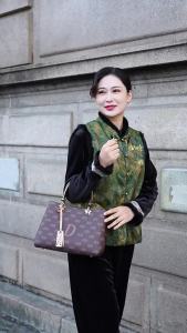 Túi tote in họa tiết chữ cái túi xách tay túi mẹ bỉm sữa túi xô dung tích lớn túi đeo vai nữ phong cách casual thời trang công sở.