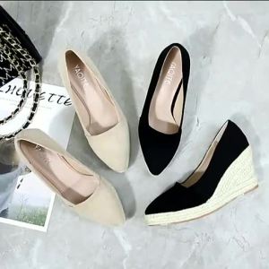 รองเท้าส้นสูงแฟชั่นผู้หญิง 2022 ใหม่ รองเท้าแพลตฟอร์มปากตื้นปลายแหลม
