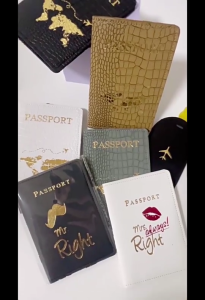 กระเป๋าใส่พาสปอร์ตยึดหนังสือเดินทางพียูสำหรับ Mr. Mrs ผู้ถือ Buku Paspor เดินทางซองใส่พาสปอร์ตของขวัญชุดอาบน้ำสำหรับเจ้าสาว