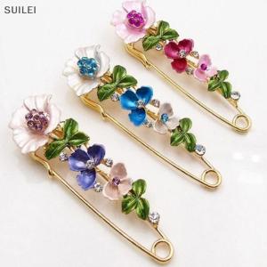 【Flash Sale】COD Veli Shy WEICHENG Elegant Rhinestone Pin Flower Brooch Women Simple Lapel Pin Accessories