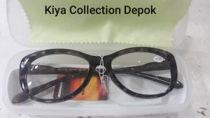 Kacamata Baca model cat eye untuk Wanita Free box dan kain lap DR830D