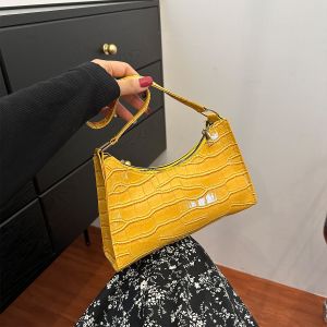 Qv SHOP กระเป๋าสะพายไหล่ กระเป๋าถือ หนัง PU สไตล์ลําลอง