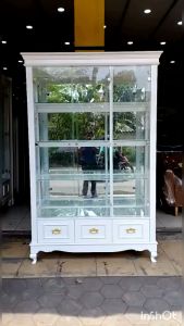 Lemari Pajangan Kaca Hias Kristal 3 Pintu PREMIUM/trinityjayafurniture