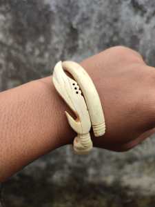 Gelang Pria Akar Bahar Putih Original Ukir Kujang