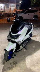 Skotlet Putih Mutiara L50cm Stiker Skotlet Motor Warna Putih Mutiara Skotlet Putih Glossy Skotlet Bunglon Chameleon