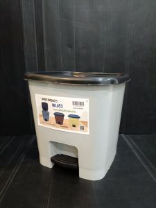 ถังขยะ ถังขยะแบบเหยียบ แบบกด ทรงเหลี่ยม มีฝาปิด ทำจากพลาสติก ขนาดก 21xย22xส21.5 cm ความจุ 4.5 ลิตร พร้อมส่งจากไทย