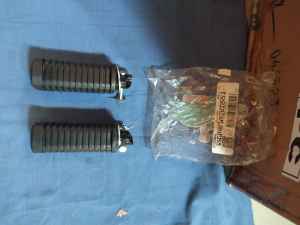 KARET STEP BELAKANG FOOTSTEP SUPRA REVO KIRANA SUPRA X 125 KARISMA FIT NEW S X MERK WI