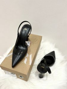 Zr Heels: Sepatu Wanita Import Desain Elegan