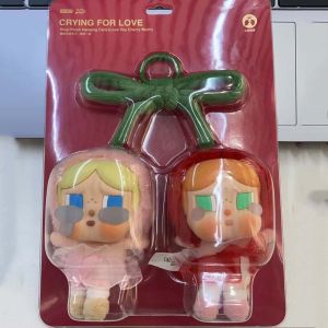 CRYST พีวีซีพีวีซี ตุ๊กตาทารกร้องไห้เพื่อความรัก นุ่มนุ่มๆ แม่เหล็กแบบแม่เหล็ก จี้ตุ๊กตาการ์ตูน น่ารักน่ารักๆ เชอร์รี่เชอร์รี่ น้ำตาแห่งความรักพระเจ้าพวงกุญแจ เพื่อนๆ