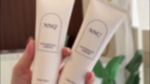 Hair Removal Cream Painless & Fast for Sensitive Skin    Depilatory Cream for Legs Arms Bikini Line & Underarms Moisturizing Smoothing Formula 3.38 FL OZ