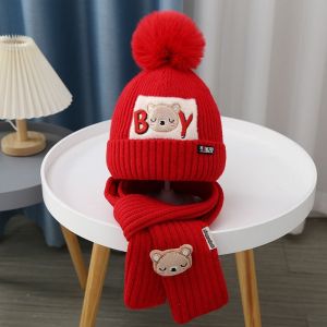 IQAngel đáng yêu mũ mùa đông cho trẻ em và Bộ khăn choàng với thiết kế hình gấu dễ thương Beanie dệt kim ấm áp với Pom Pom cho bé trai và bé gái